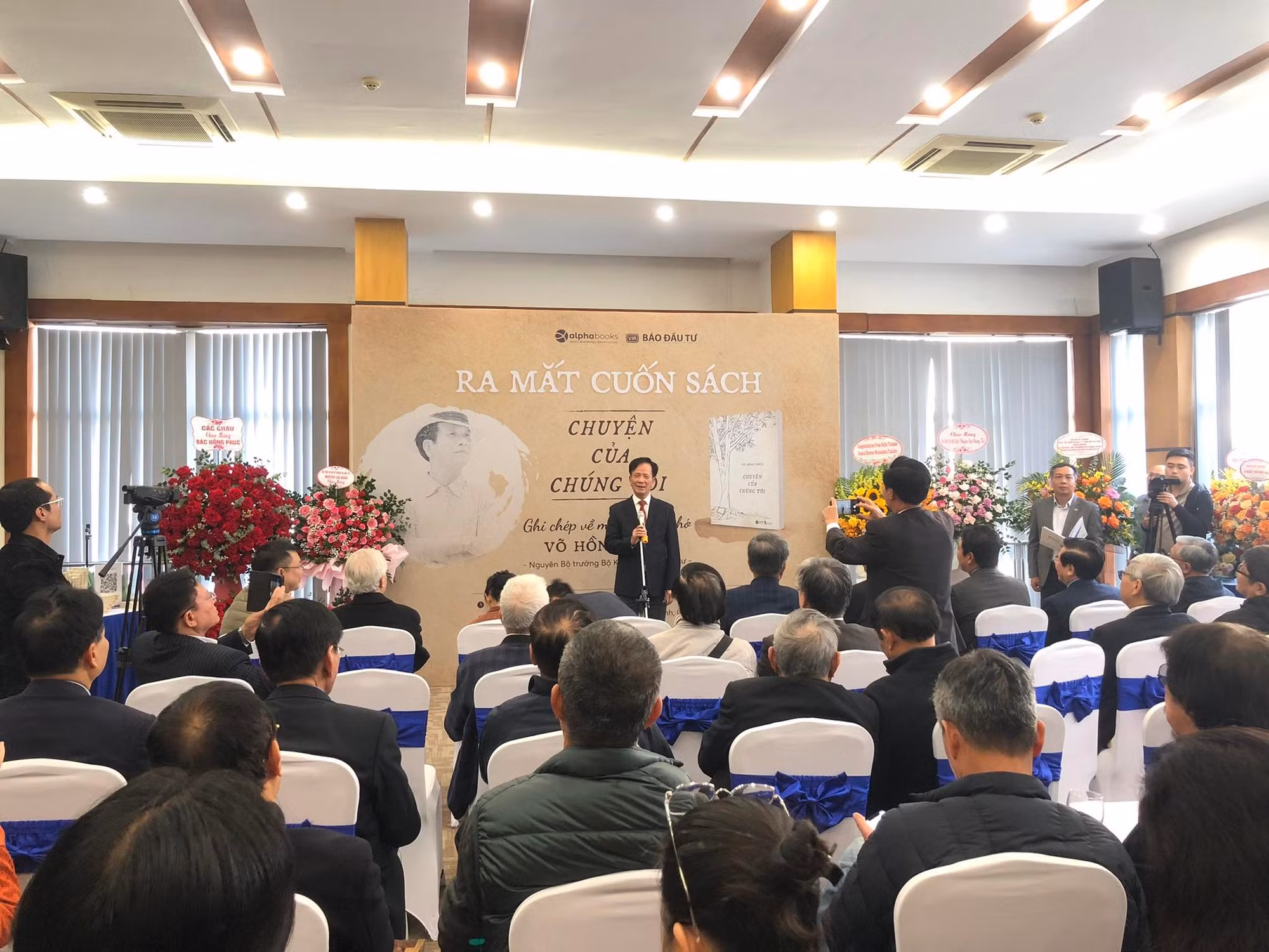 Ra mắt sách “Chuyện của chúng tôi” -0