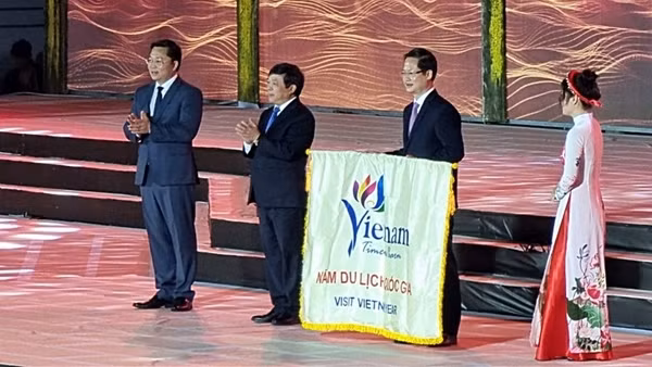 Ngành du lịch phục hồi ngoạn mục sau đại dịch COVID-19