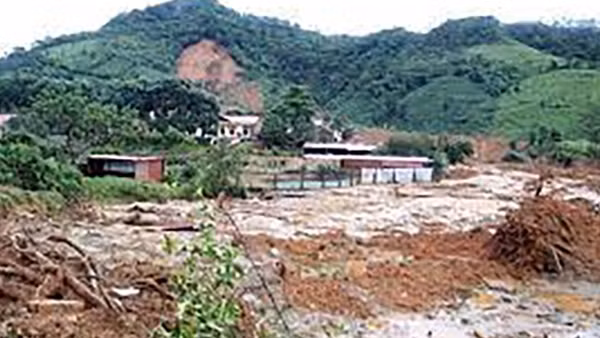 Khẩn trương rà soát, di dời hàng trăm hộ dân sống trong vùng nguy cơ sạt lở