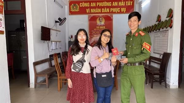 Du khách nước ngoài gửi thư cảm ơn Công an phường