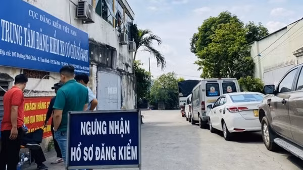 Đình chỉ và khám xét thêm một số trung tâm đăng kiểm