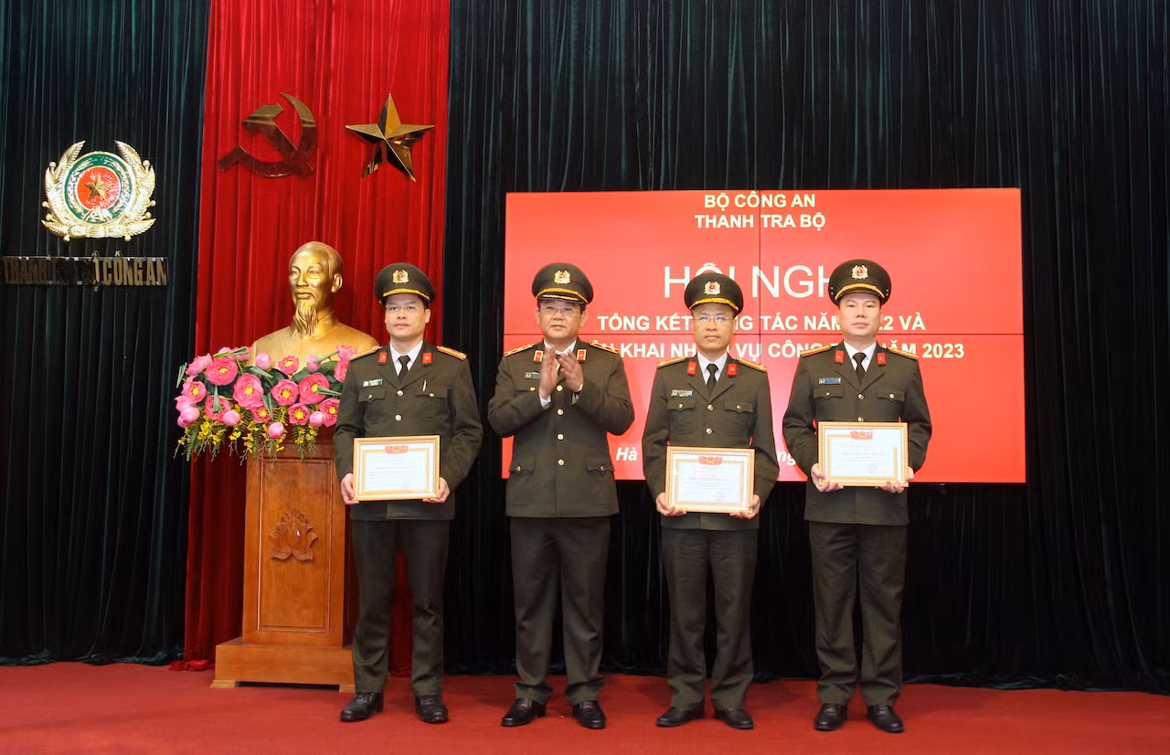 Xây dựng đội ngũ cán bộ thanh tra giỏi về nghiệp vụ, am hiểu chính trị, xã hội, pháp luật -1