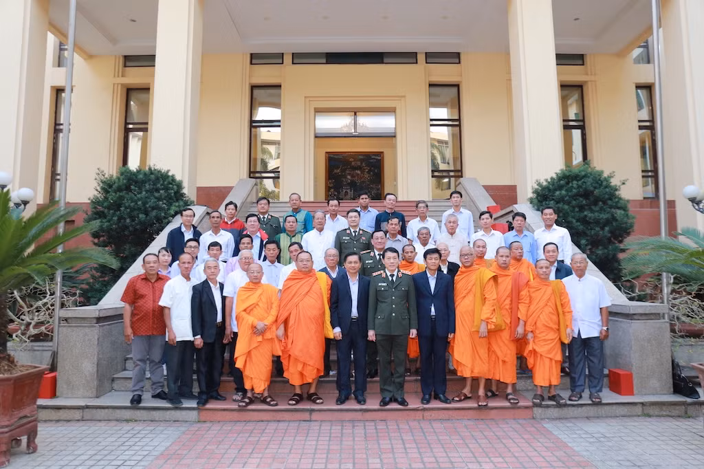 Thứ trưởng Lương Tam Quang tiếp đoàn đại biểu là chức sắc tôn giáo, người có uy tín trong dân tộc thiểu số tỉnh Sóc Trăng -0