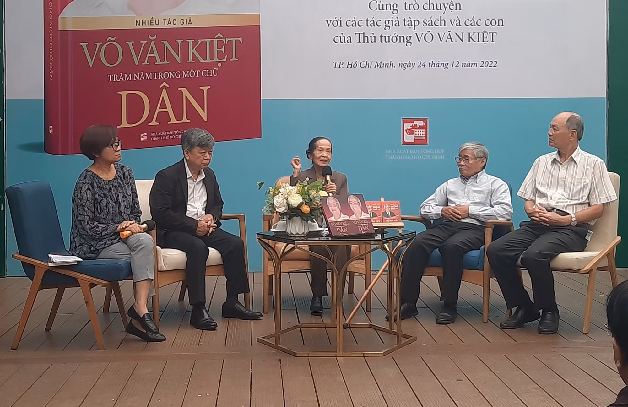 Giao lưu ra mắt sách “Võ Văn Kiệt - Trăm năm trong một chữ Dân” -0