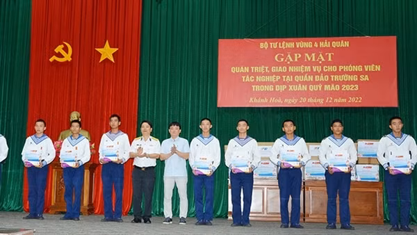 Tích cực chuẩn bị chuyến thăm, chúc Tết quân và dân huyện đảo Trường Sa