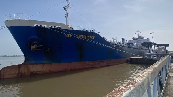 Bảo đảm đủ xăng dầu cao điểm Tết Nguyên đán Quý Mão 2023