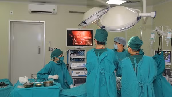 Tức ngực, khó thở hậu COVID--19, cẩn trọng với ổ cặn màng phổi