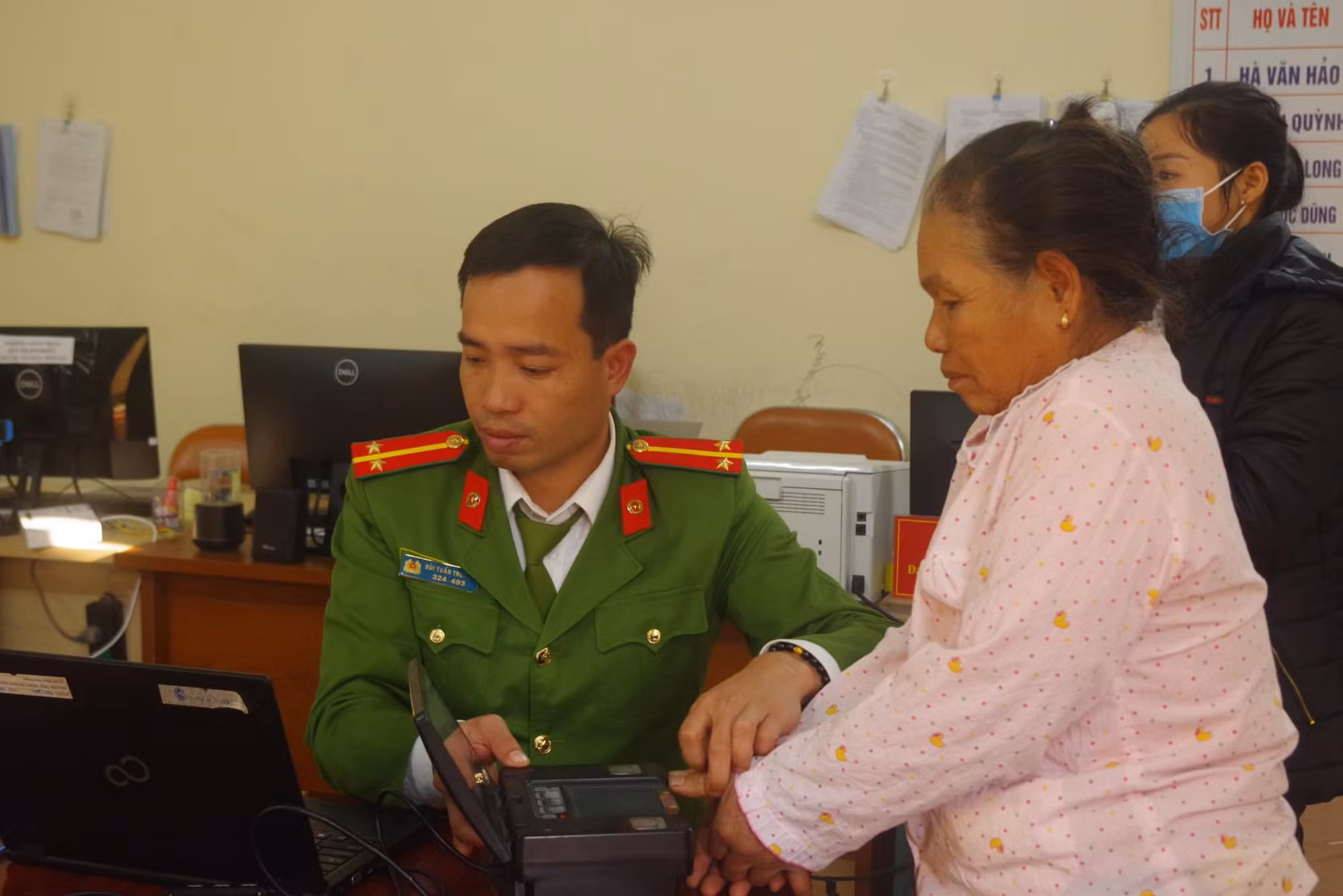 Đưa 21/25 dịch vụ công thiết yếu lên môi trường điện tử phục vụ nhân dân -0