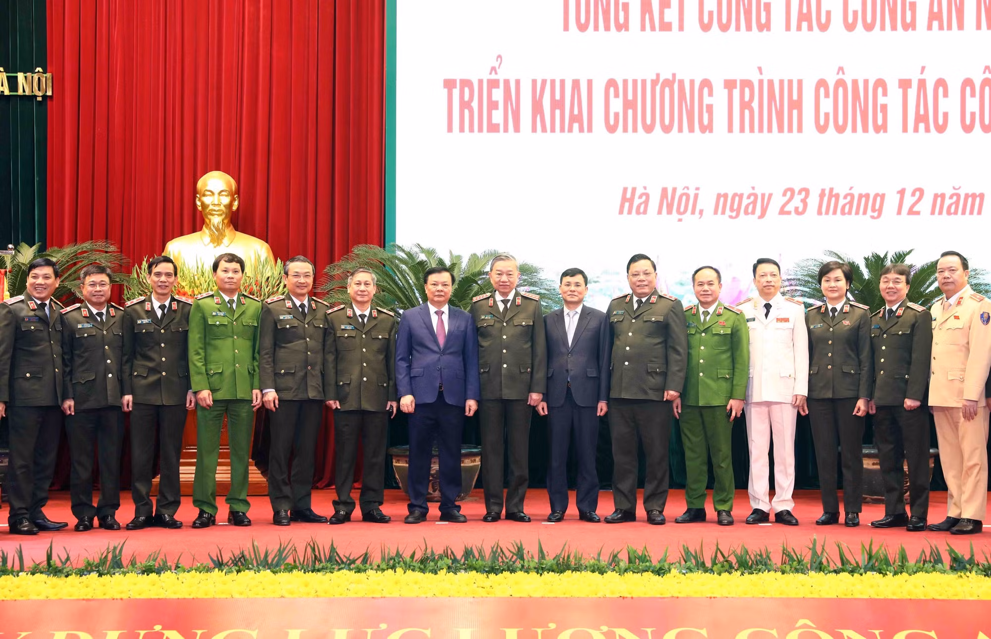 Yêu cầu đảm bảo tuyệt đối an ninh chính trị, an toàn Thủ đô luôn đặt ở vị trí cao nhất, quan trọng nhất -0