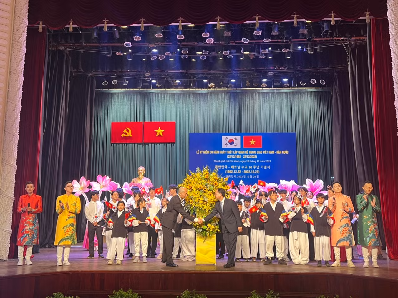 TP Hồ Chí Minh tổ chức lễ kỷ niệm 30 năm thiết lập quan hệ ngoại giao Việt Nam - Hàn Quốc -0