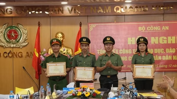 Đẩy mạnh chuyển đổi số, nghiên cứu đổi mới hơn nữa tuyển sinh trong CAND