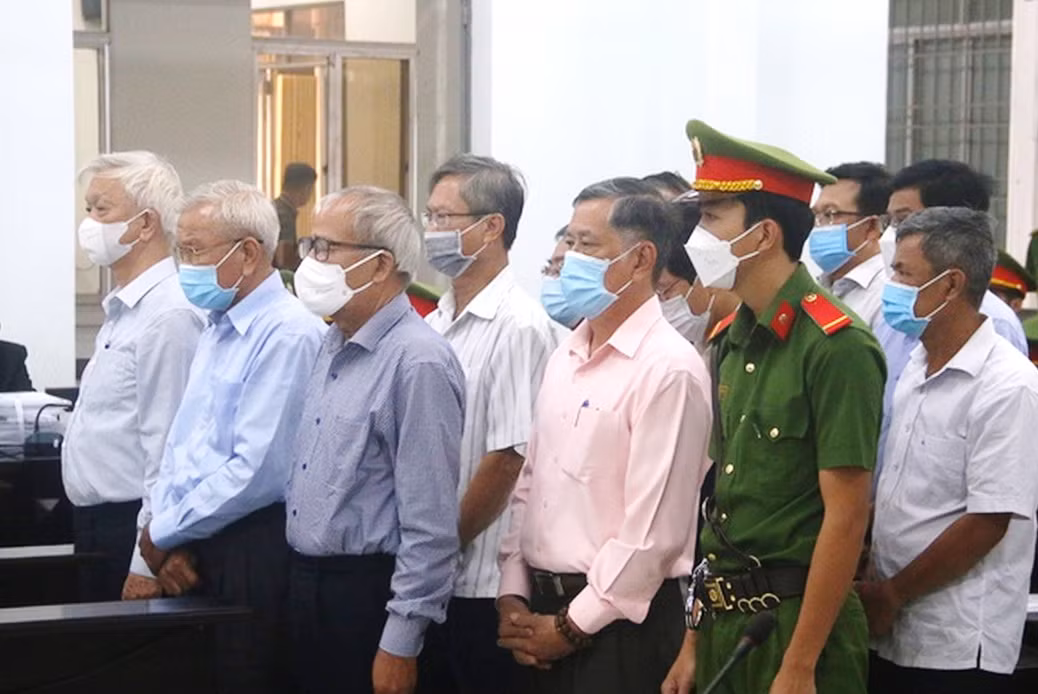 Xét xử hai cựu Chủ tịch tỉnh Khánh Hòa cùng 11 đồng phạm -0