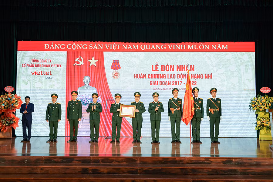 Viettel Post đón nhận Huân chương Lao động hạng Nhì -0