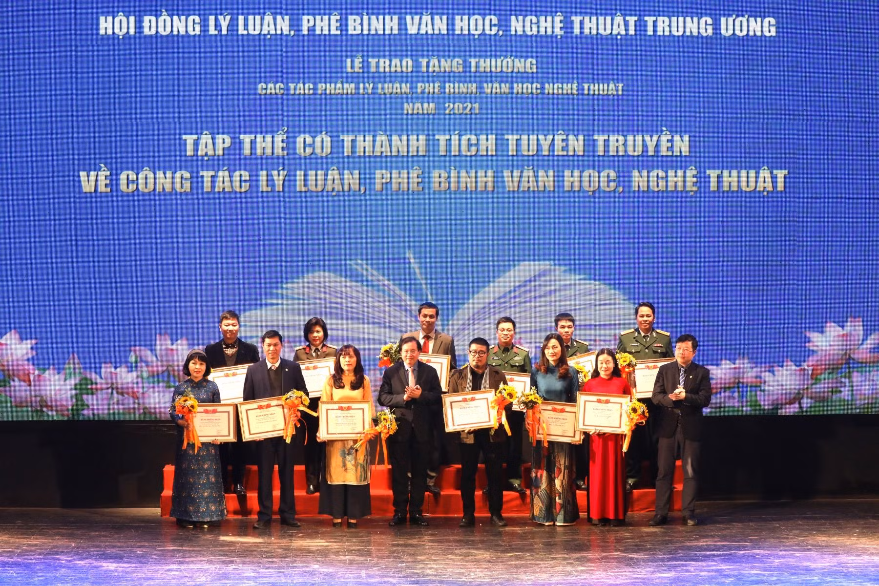 Trao Tặng thưởng các tác phẩm lý luận, phê bình văn học, nghệ thuật xuất bản năm 2021: Những tác phẩm được vinh danh là sự hội tụ của tài năng, tâm huyết và trách nhiệm -0