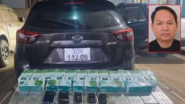 Truy bắt đối tượng vận chuyển 22 bánh heroin dùng súng chống trả Công an