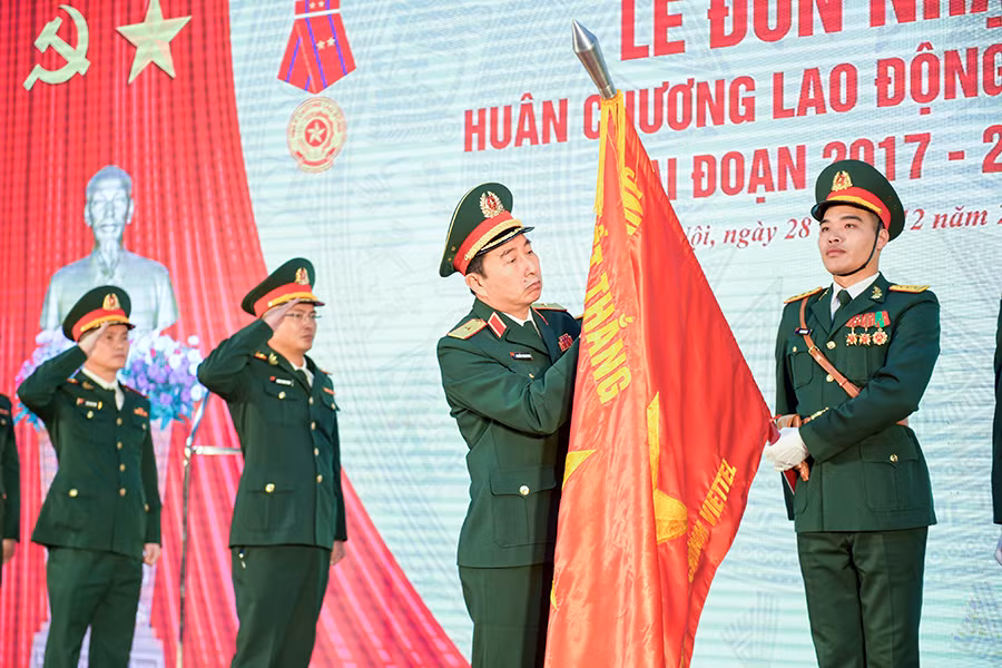Viettel Post đón nhận Huân chương Lao động hạng Nhì -0