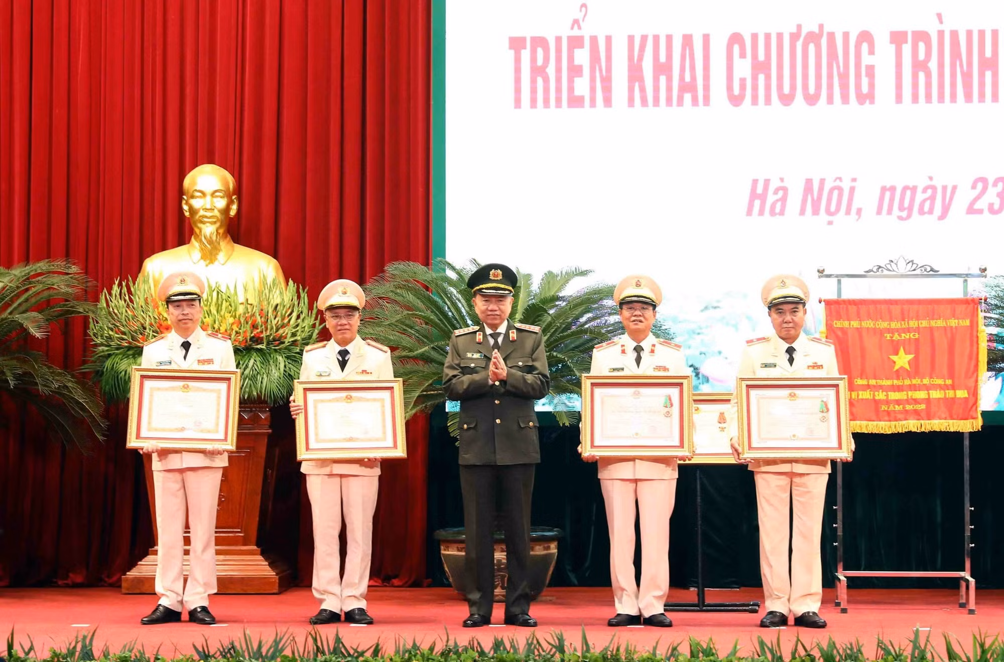 Yêu cầu đảm bảo tuyệt đối an ninh chính trị, an toàn Thủ đô luôn đặt ở vị trí cao nhất, quan trọng nhất -0