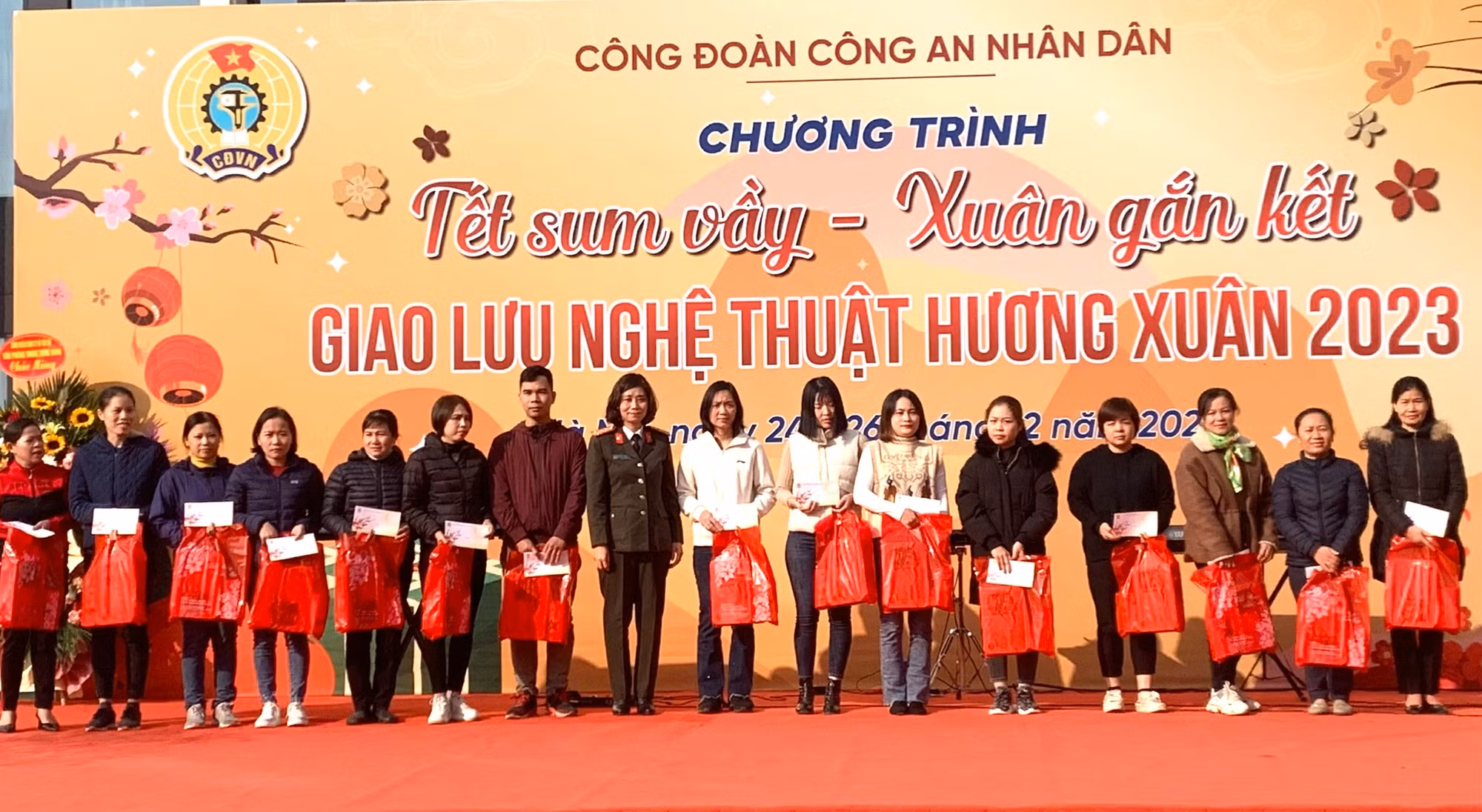 Ấm áp chương trình “Tết sum vầy – Xuân gắn kết” Quý Mão 2023 -0