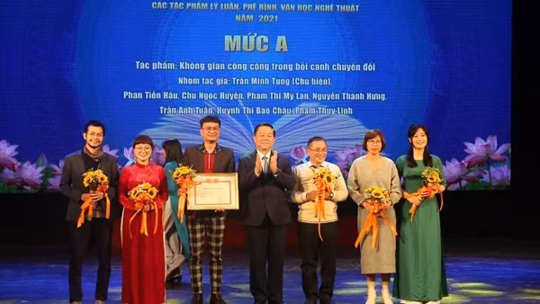 Vinh danh các tác phẩm lý luận, phê bình văn học, nghệ thuật xuất bản năm 2021: Ban Chuyên đề Báo CAND được tặng thưởng