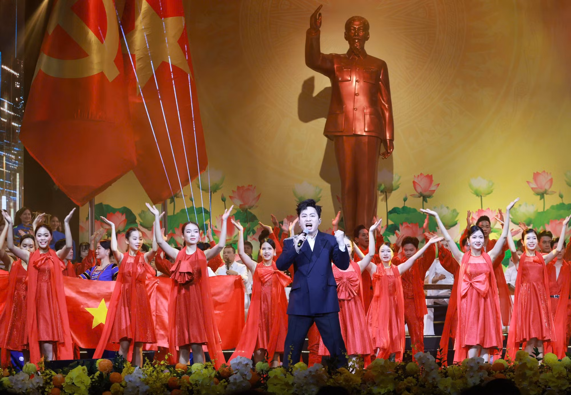 Đưa phong trào thi đua trở thành dòng chảy nhân văn nuôi dưỡng niềm tin, tạo dựng cuộc sống đủ đầy -3