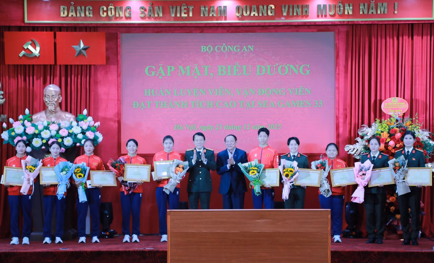 Gặp mặt, biểu dương các HLV, VĐV thể thao CAND đạt thành tích cao SEA Games 33 -1