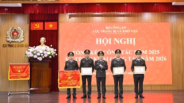 Hoàn thành tốt nhiệm vụ trang bị và kho vận, phục vụ hiệu quả công tác, chiến đấu