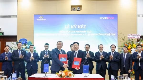 MobiFone - CMC ký kết hợp tác: Cộng hưởng sức mạnh kiến tạo hạ tầng số