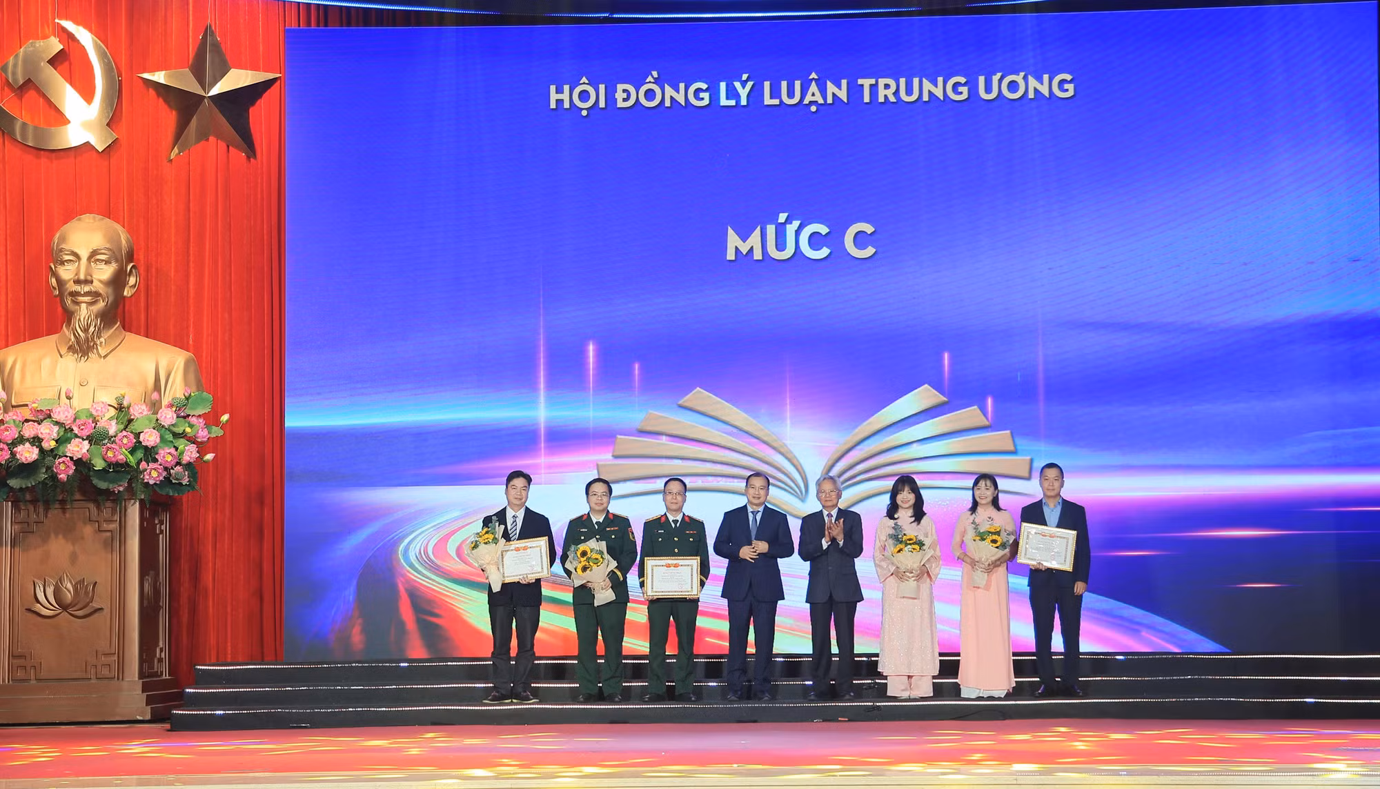 Trao Tặng thưởng các tác phẩm lý luận, phê bình văn học, nghệ thuật xuất bản năm 2024 -1