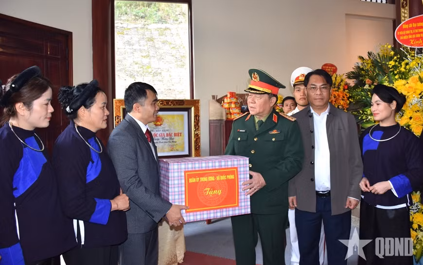 Đại tướng Nguyễn Trọng Nghĩa chủ trì các hoạt động về nguồn, tri ân tại tỉnh Cao Bằng -0