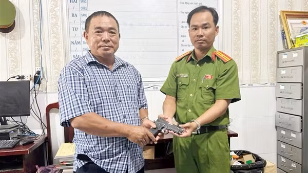 Cà Mau đẩy mạnh thu hồi vũ khí, vật liệu nổ, công cụ hỗ trợ và pháo