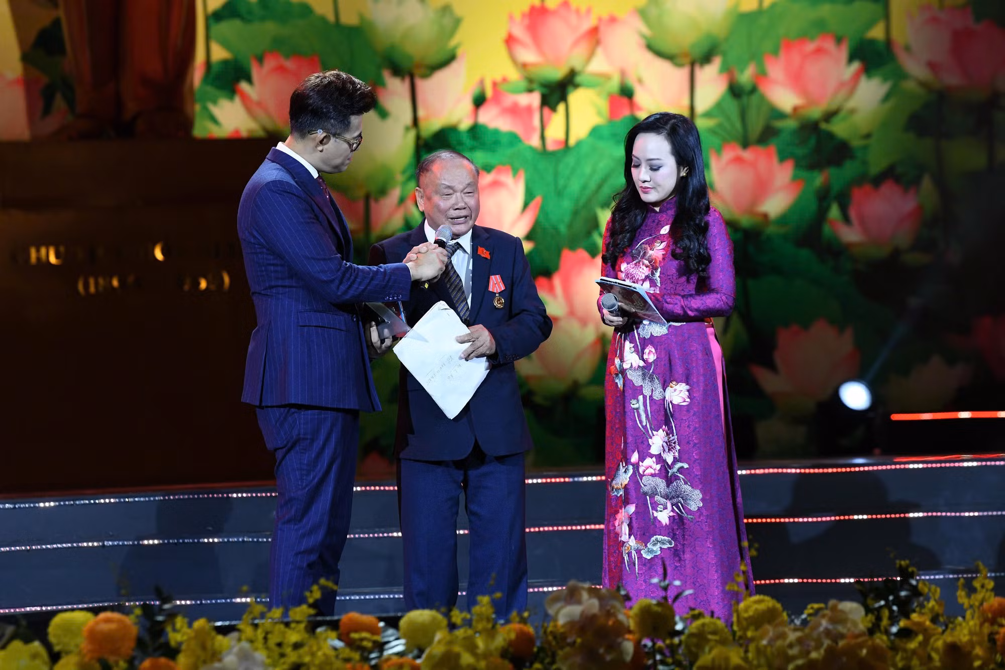 Đại hội thi đua yêu nước và chuyện kể xúc động của những con người bình dị mà phi thường -0