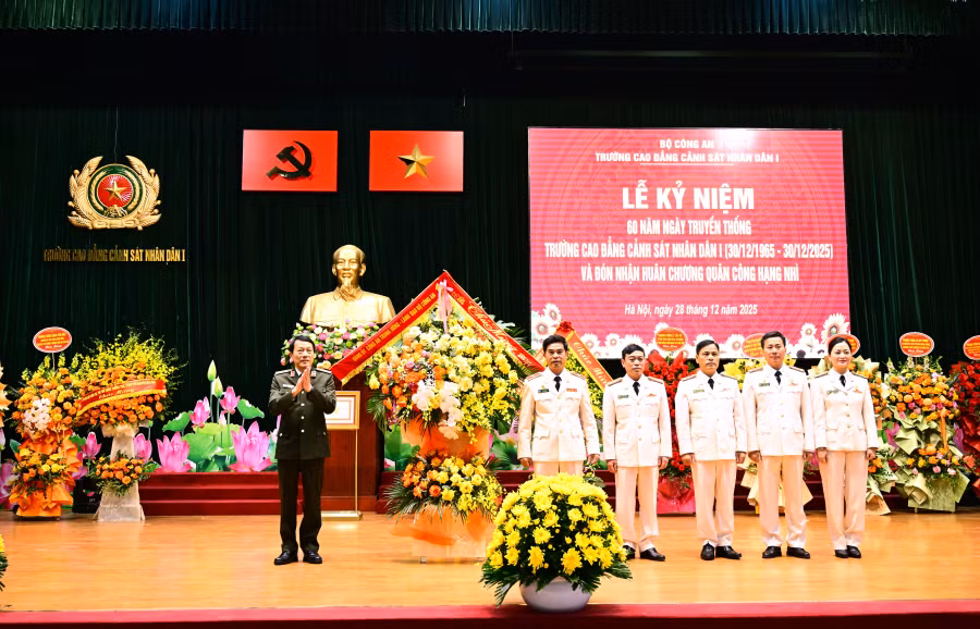 Trường Cao đẳng CSND I kỷ niệm 60 năm ngày truyền thống và đón nhận Huân chương Quận công hạng Nhì -0
