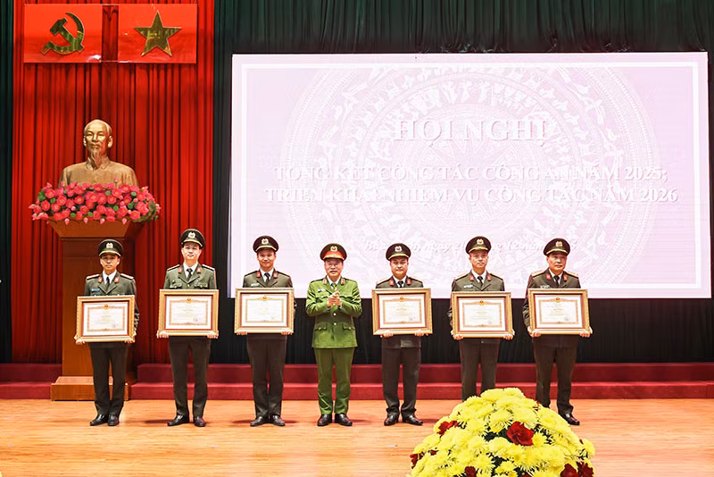 Thứ trưởng Nguyễn Văn Long dự Hội nghị tổng kết công tác tại Công an tỉnh Bắc Ninh -0