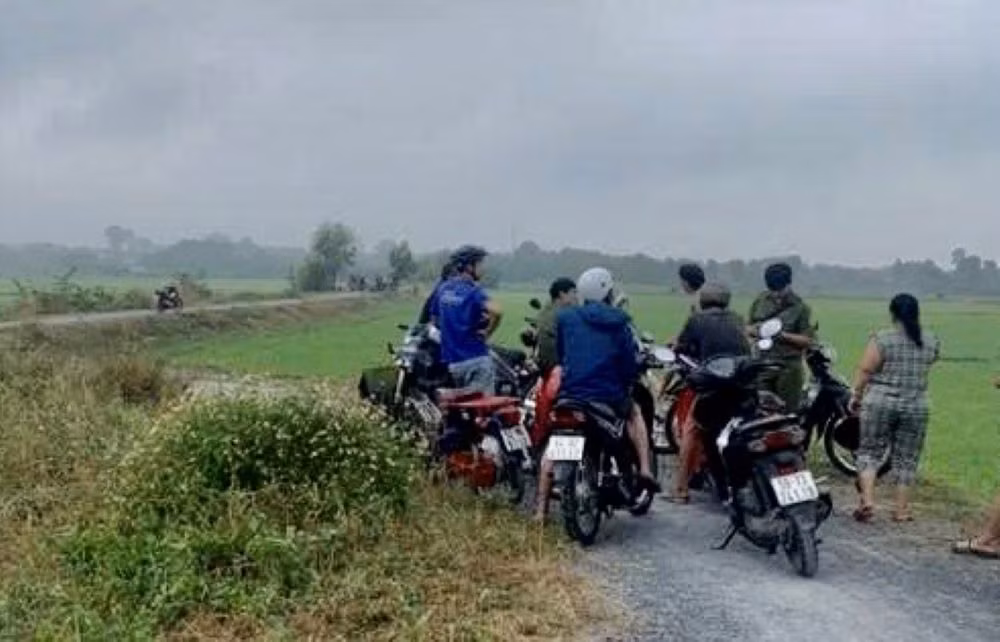 Người đàn ông tử vong bất thường trong lùm cây giữa cánh đồng -0