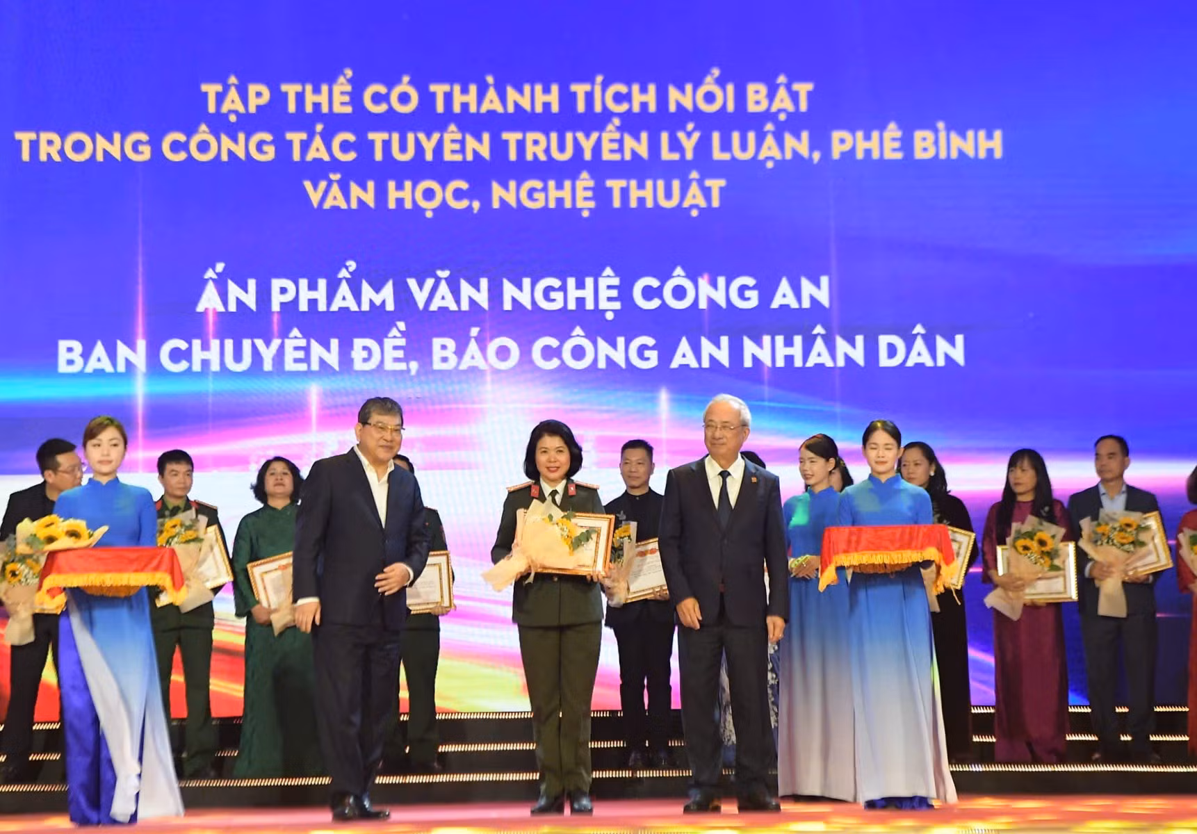 Trao Tặng thưởng các tác phẩm lý luận, phê bình văn học, nghệ thuật xuất bản năm 2024 -0