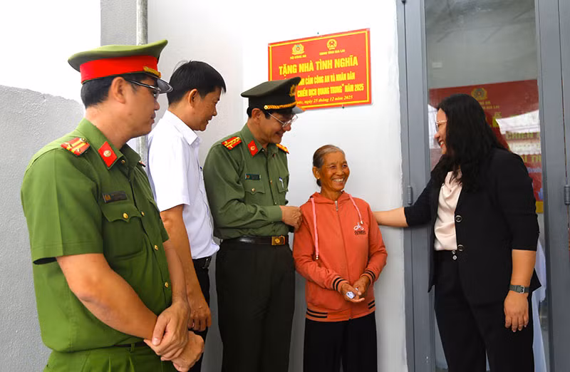 Bàn giao 4 căn nhà thuộc “Chiến dịch Quang Trung” cho người dân ở Gia Lai -0