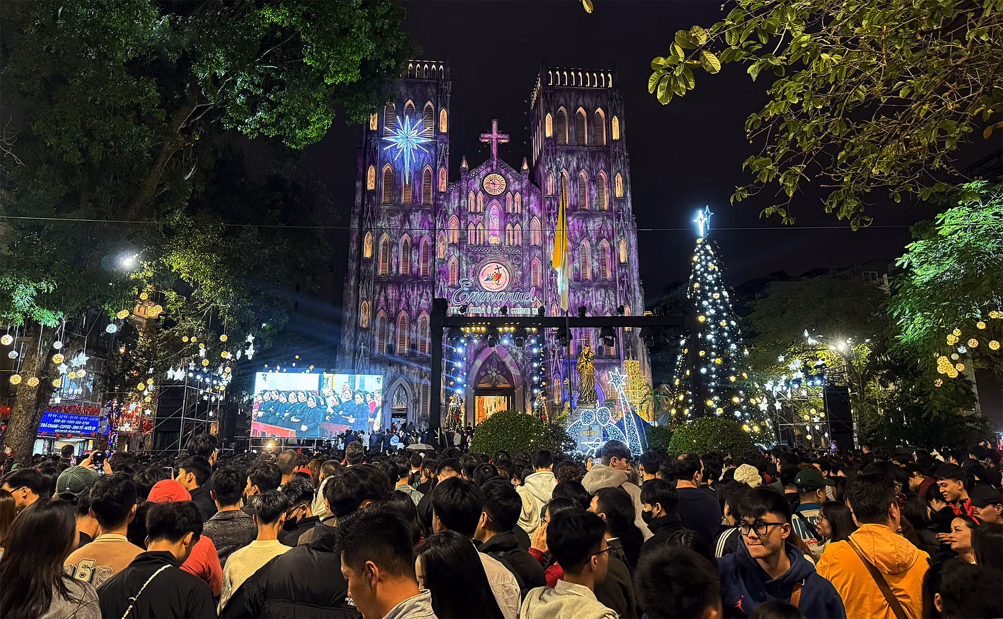 Công an Hà Nội giữ bình yên cho nhân dân vui đón Giáng sinh -0