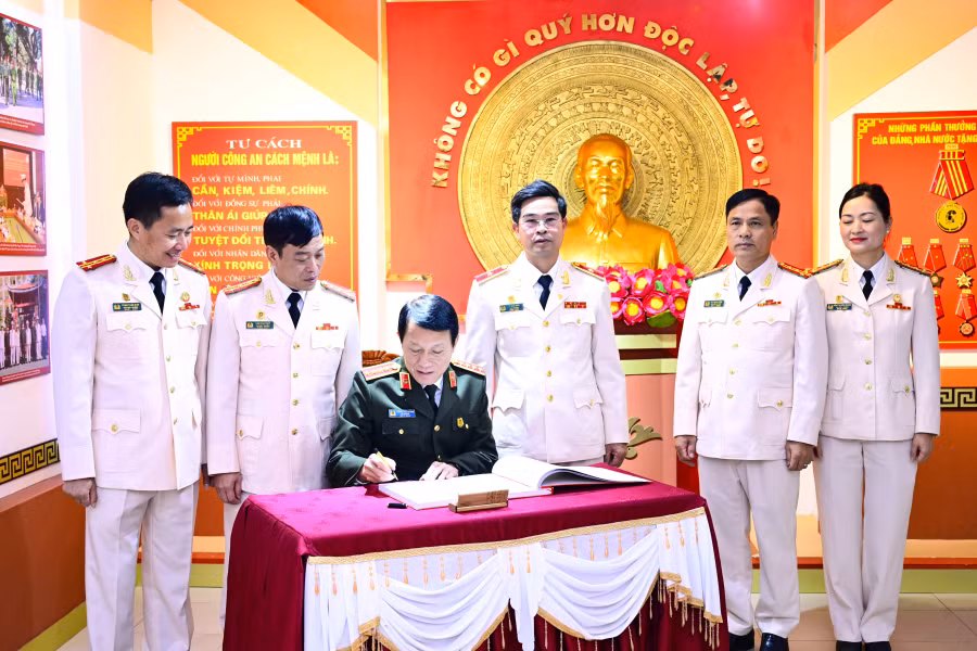 Trường Cao đẳng CSND I kỷ niệm 60 năm ngày truyền thống và đón nhận Huân chương Quận công hạng Nhì -0
