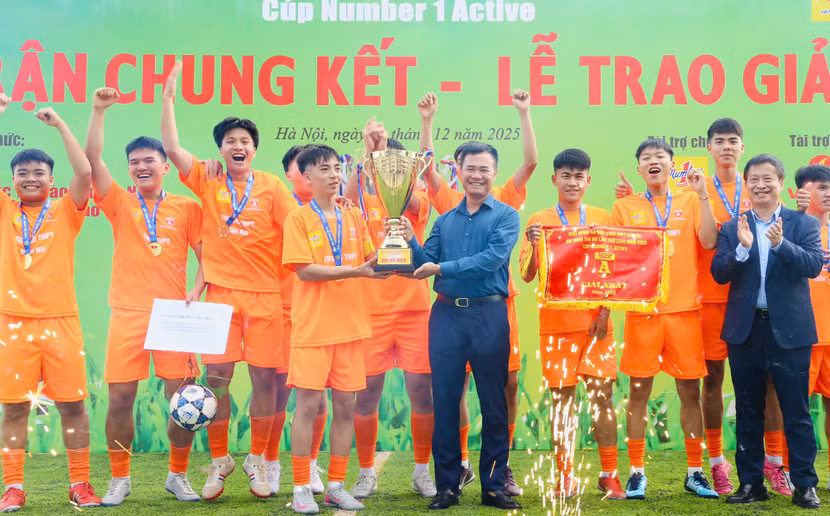 Trường THPT Xuân Mai lần đầu vô địch Giải bóng đá học sinh THPT Hà Nội – An ninh Thủ đô 2025 -0