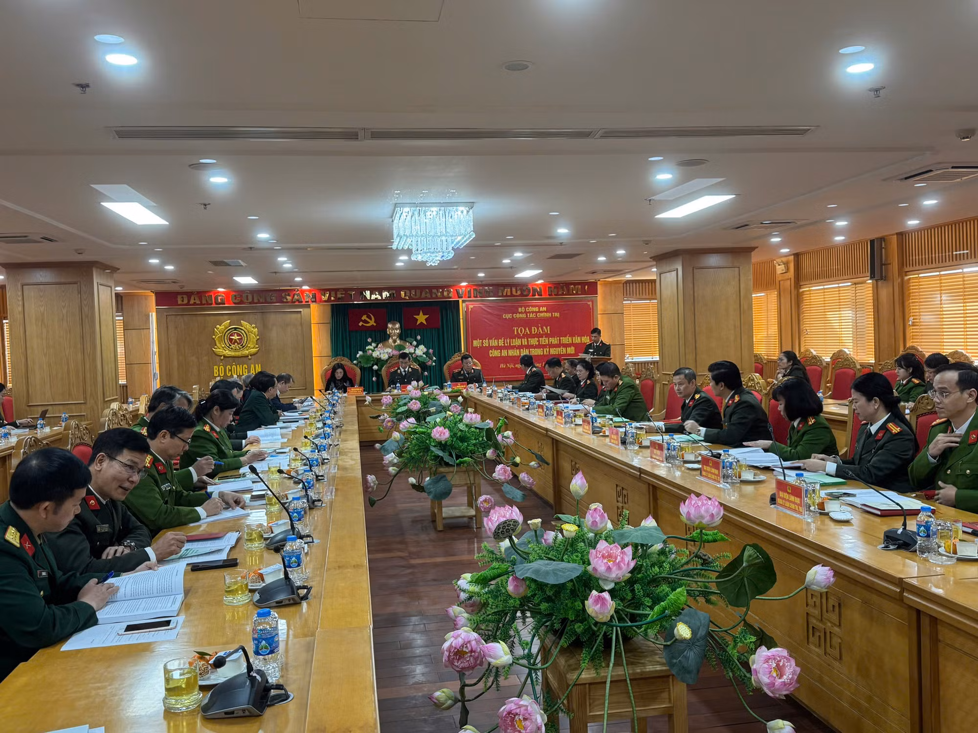 Xây dựng văn hóa Công an nhân dân gắn với rèn luyện, tự soi, tự sửa -0