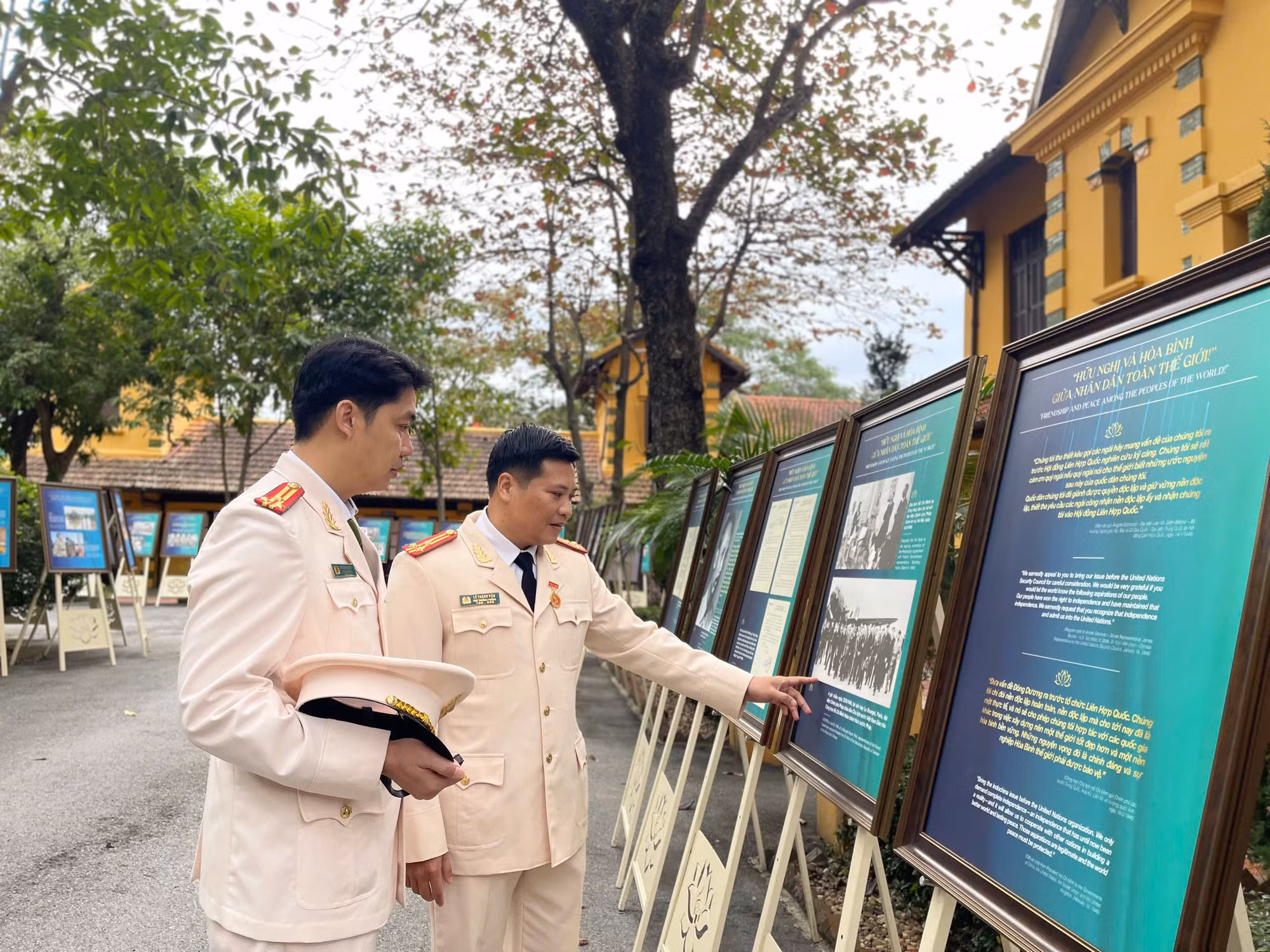 Vinh dự và tự hào khi báo công dâng Bác -0