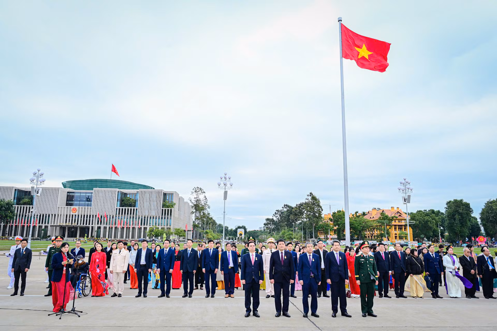 Đoàn đại biểu các điển hình tiêu biểu toàn quốc trong học tập và làm theo tư tưởng, đạo đức, phong cách Hồ Chí Minh báo công dâng Bác -0