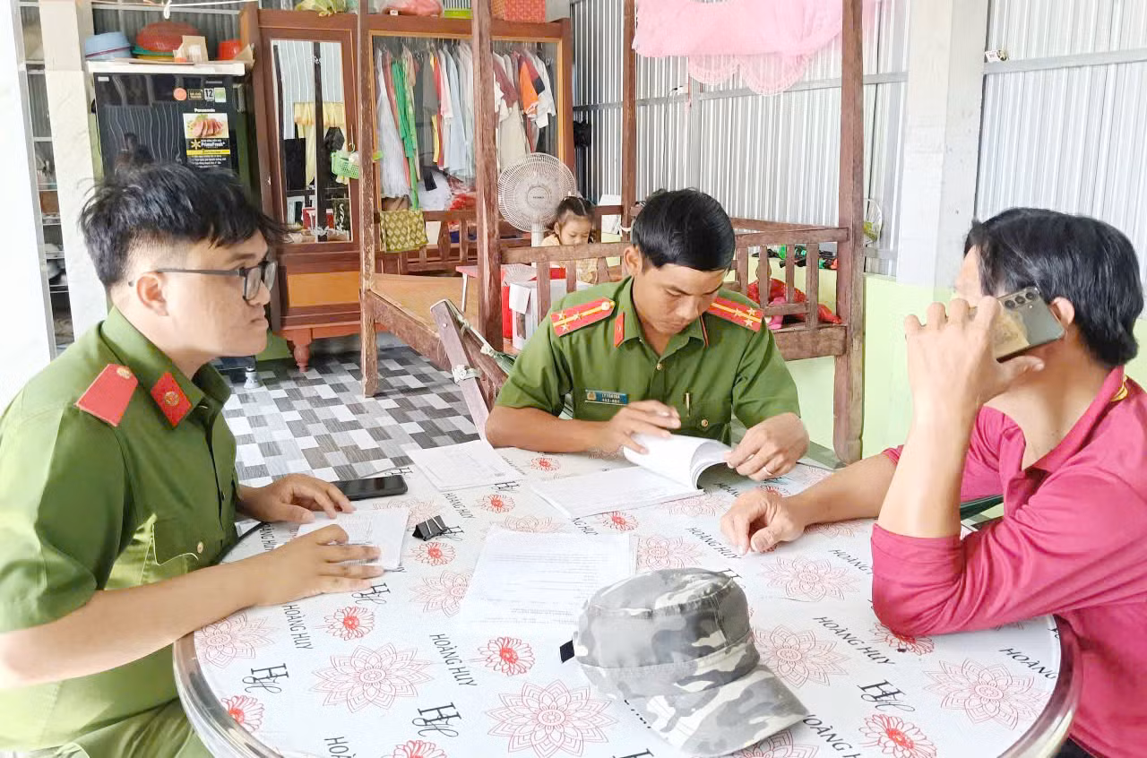 Cà Mau đẩy mạnh thu hồi vũ khí, vật liệu nổ, công cụ hỗ trợ và pháo -0