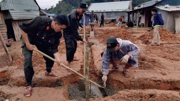Luận điệu xảo trá, xuyên tạc “Chiến dịch Quang Trung” dựng lại nhà ở cho người dân vùng bão lũ