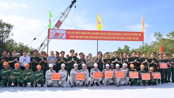 Thủ tướng yêu cầu bảo đảm tiến độ các công trình giao thông chiến lược tại Cà Mau