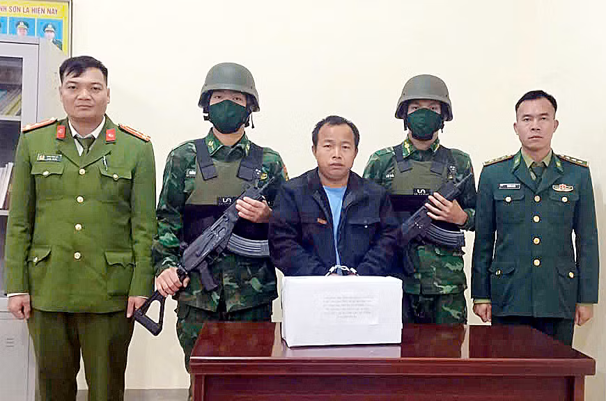 Bắt giữ đối tượng vận chuyển&nbsp;12 nghìn&nbsp;viên ma tuý tổng hợp -0