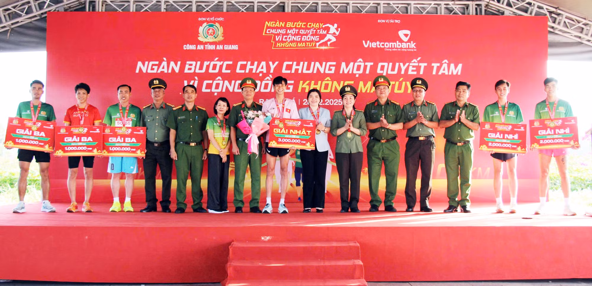 Hơn 1.000 người tham gia chạy marathon “Chung một quyết tâm - Vì cộng đồng không ma túy” -1