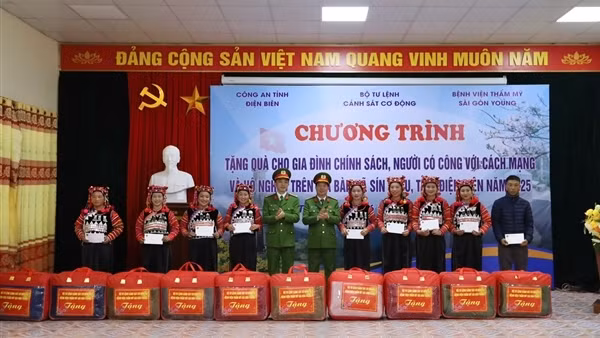 Cảnh sát cơ động lan tỏa nghĩa tình tại Điện Biên