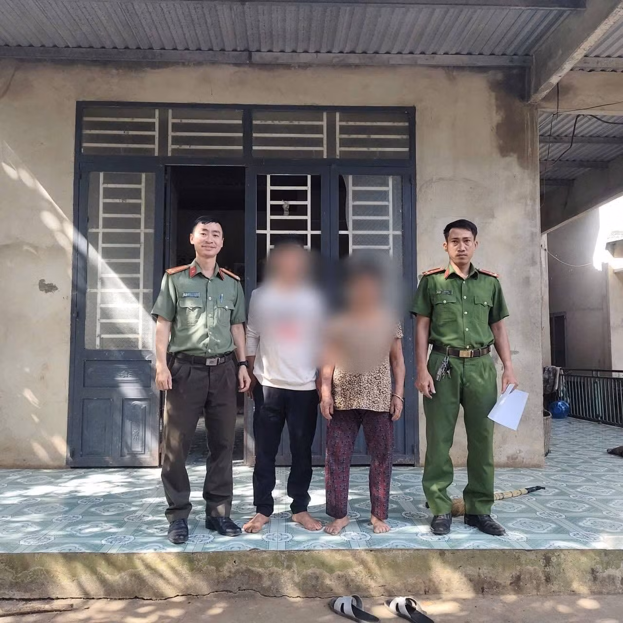 Công an xã kịp thời ngăn chặn vụ lừa đảo đưa người qua Campuchia -0