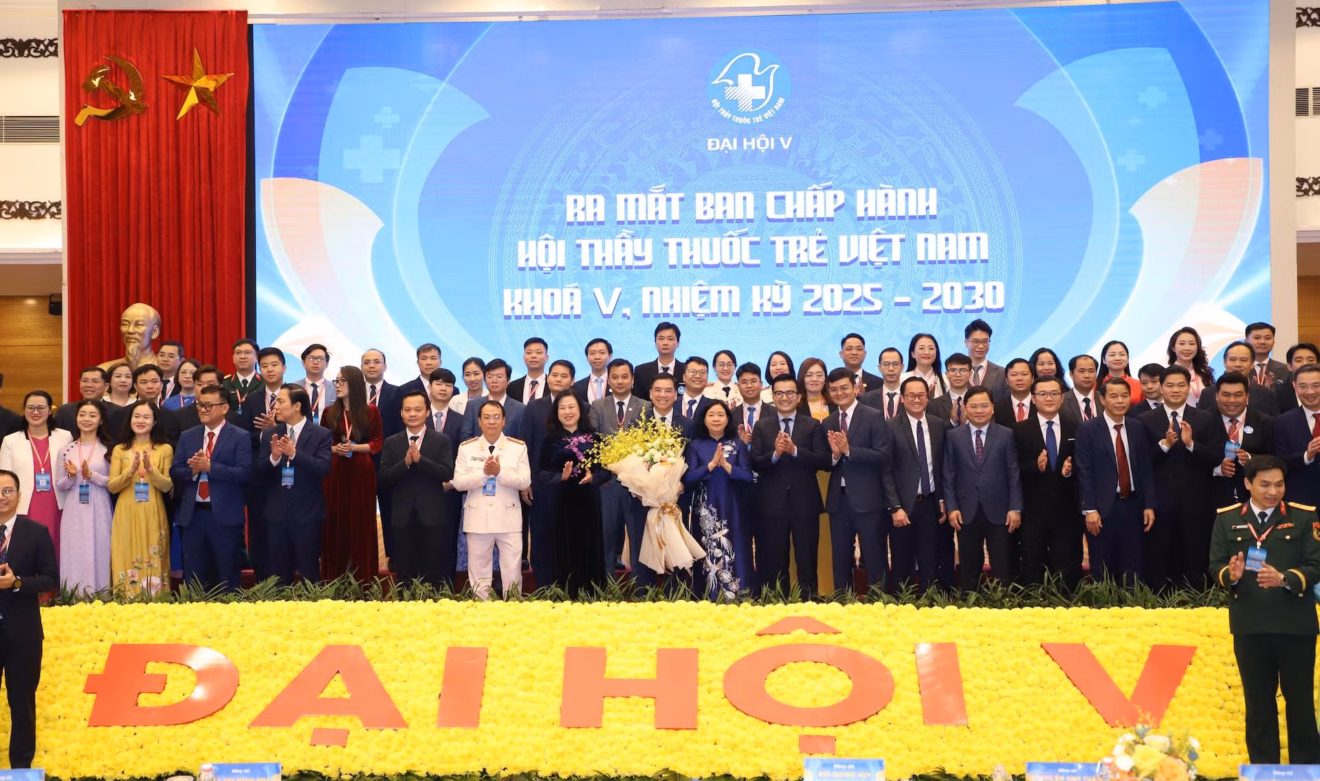 Thầy thuốc trẻ xung kích, tình nguyện đến vùng sâu, vùng xa vì sức khỏe cộng đồng -0